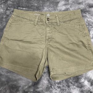 WOMEN’S SHORTS SIZE 6 5” LENGTH